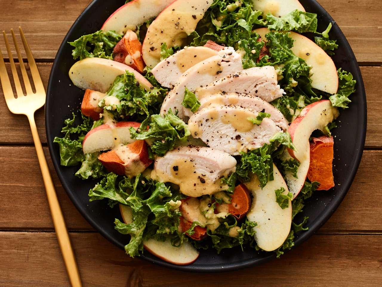 Here's How to Make a Salad That Will Actually Satisfy You and Keep You Full  | SELF